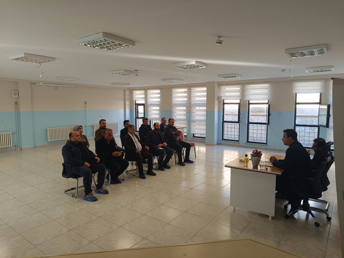 Hasankeyf_MEM's tweet photo. İlçe Müdürümüz Murat YAĞMUR başkanlığında  Şube Müdürümüz Abdussamed ORAL ve kurum müdürlerimizin katılımıyla Hasankeyf Anaokulunda Kasım-Aralık ayı değerlendirme ve koordinasyon toplantısı yapıldı.
@tcmeb @Hasankeyf_K @BatmanilMEM @mehmetaliimrak @yasarciger @yagmurat72 https://t.co/RGfontjWIY