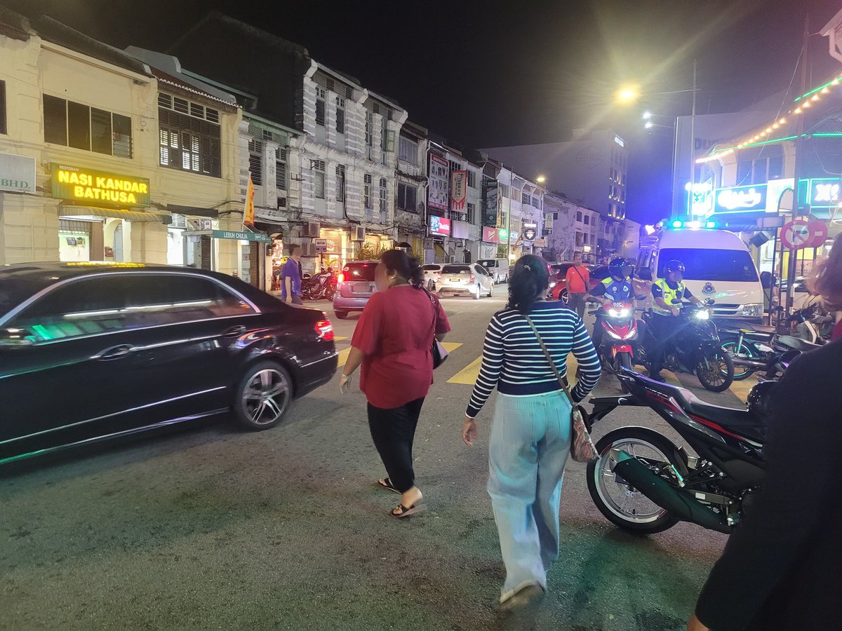 bettersidewalk1's tweet image. 13 Members of Parliament

40 State Assemblypersons

0 Sidewalk

📍Georgetown, Penang