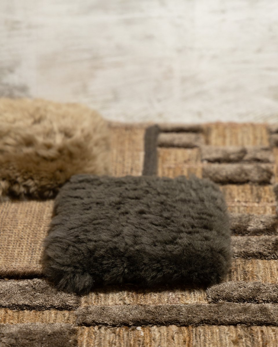 ApadanaRugs's tweet photo. ✨ Brown Season Mood ✨ Embrace the warmth of brown-toned designs! These textured pieces add depth and modern elegance to any space. Perfect for cozy vibes! 🍂 #BrownPalette #CozySeason #TexturedDesign #WarmDecor #ModernRugs #HandmadeRugs #HomeStyling #EarthTones #InteriorDesign https://t.co/AZrQNzC94t