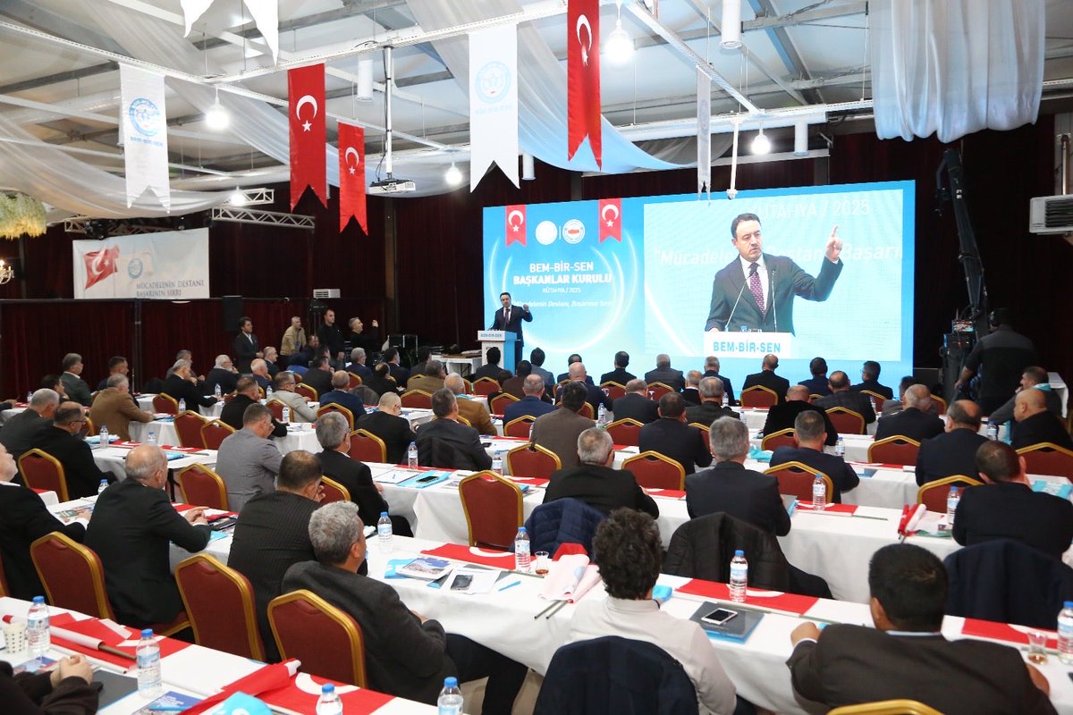 Tarihî mirası, kültürel zenginliği ile müstesna şehrimiz Kütahya’nın değerine değer katan

Kütahya Valisi 
Sayın Musa IŞIN

BEM-BİR-SEN Başkanlar kurulumuza teşrif ederek hitaplarını gerçekleştirdi.

<a href="/Musaisin/">Musa Işın</a> 
<a href="/KutahyaValiligi/">T.C. Kütahya Valiliği</a>