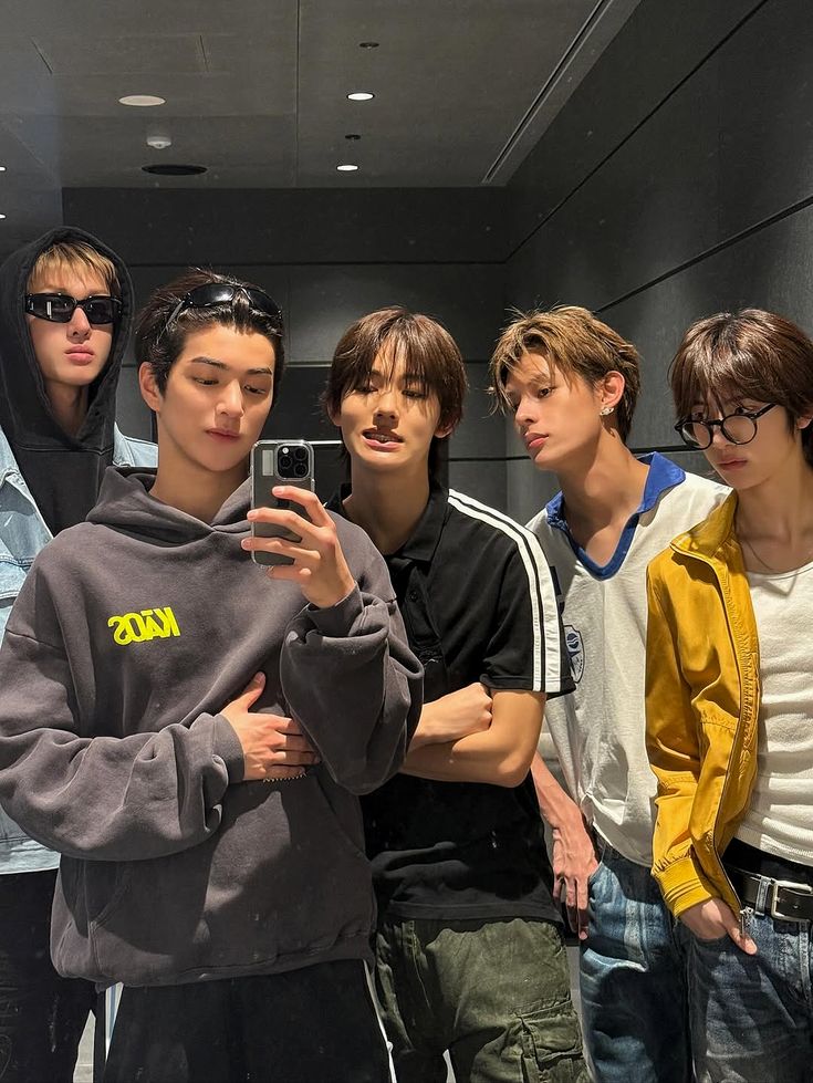 cunthyeonn's tweet image. cortis being main character on kpoptwt this week not on my bingo list🥹🫳