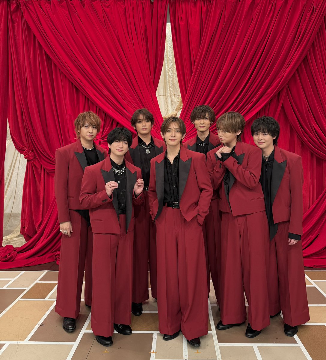 /／
#FNS歌謡祭
encore
\＼

コイントスや
パフォーマンス中のニコニコなど…

encoreは毎度違う色を見せてくれるので、
何度披露しても足りない足りない！
ですね💐

encore歌唱中の
ハッシュタグはこちら！
#デカンコール伝説