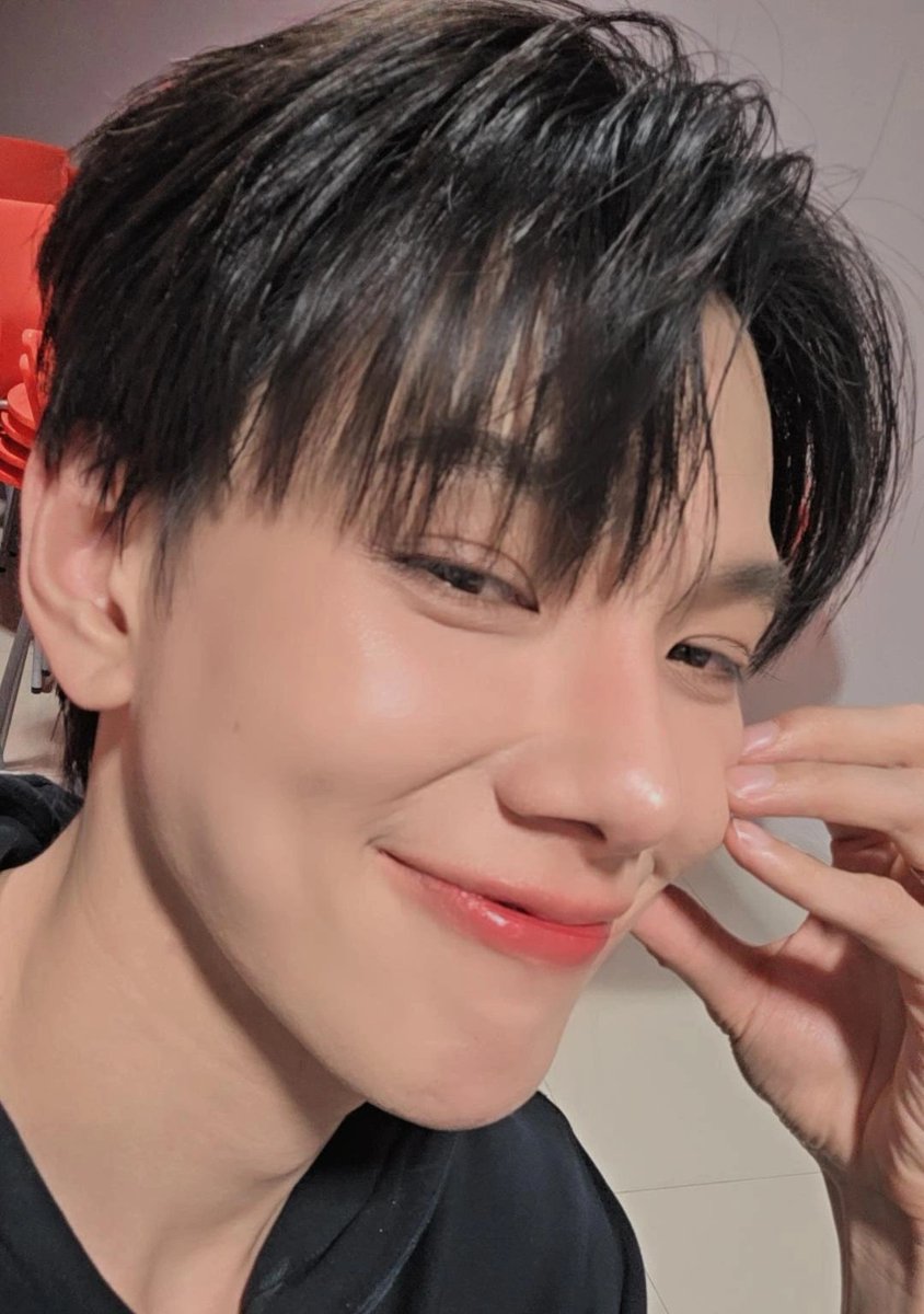 oueiija's tweet image. กลับบ้านปลอดภัยนะค๊าบบบบบ❤️❤️

DAOU STEPPING INTO YEAR11
#ThaimediafunXDAOU