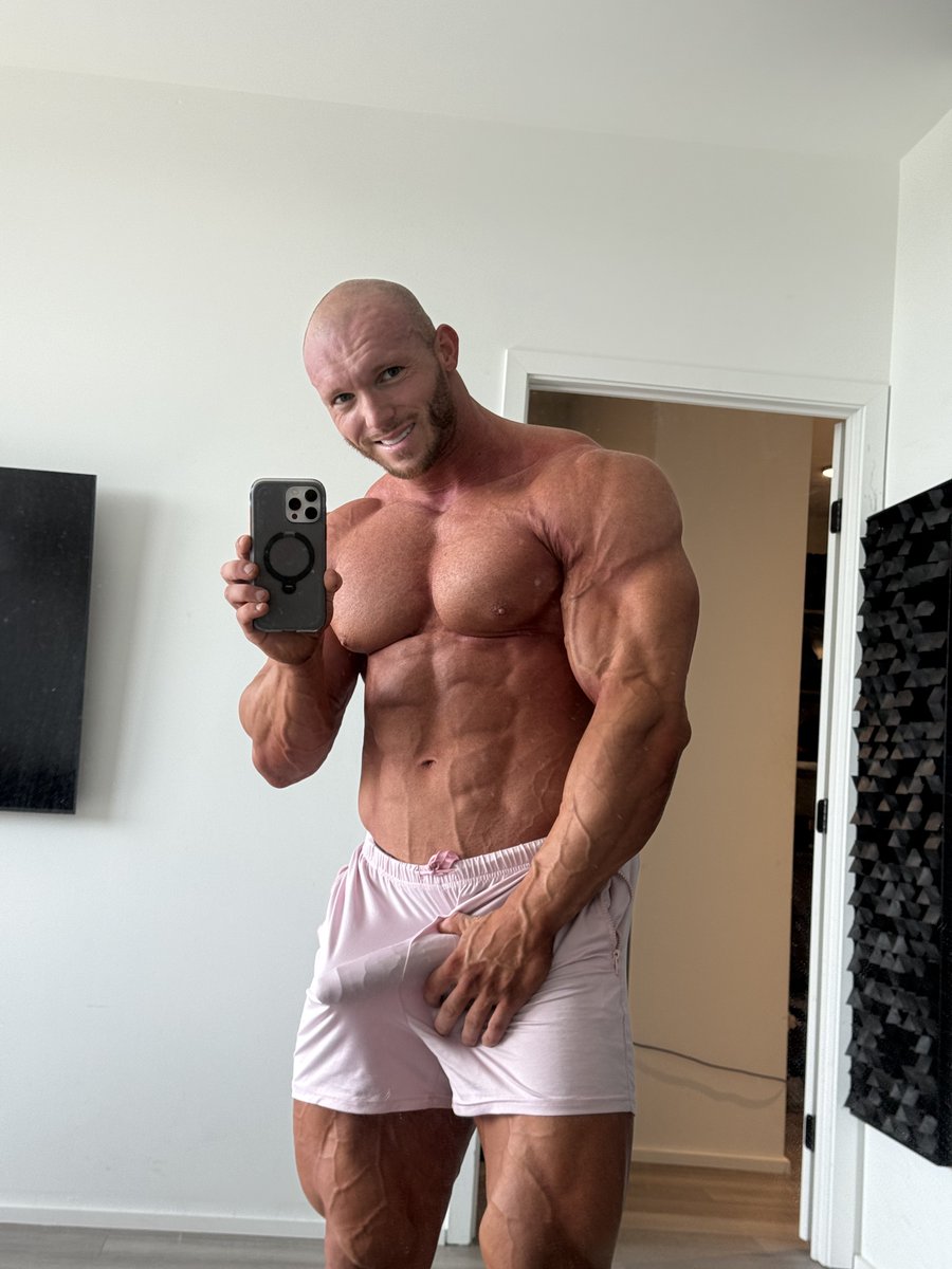 WhitegymRh's tweet photo. wataa https://t.co/NS9ZwUOzGp
