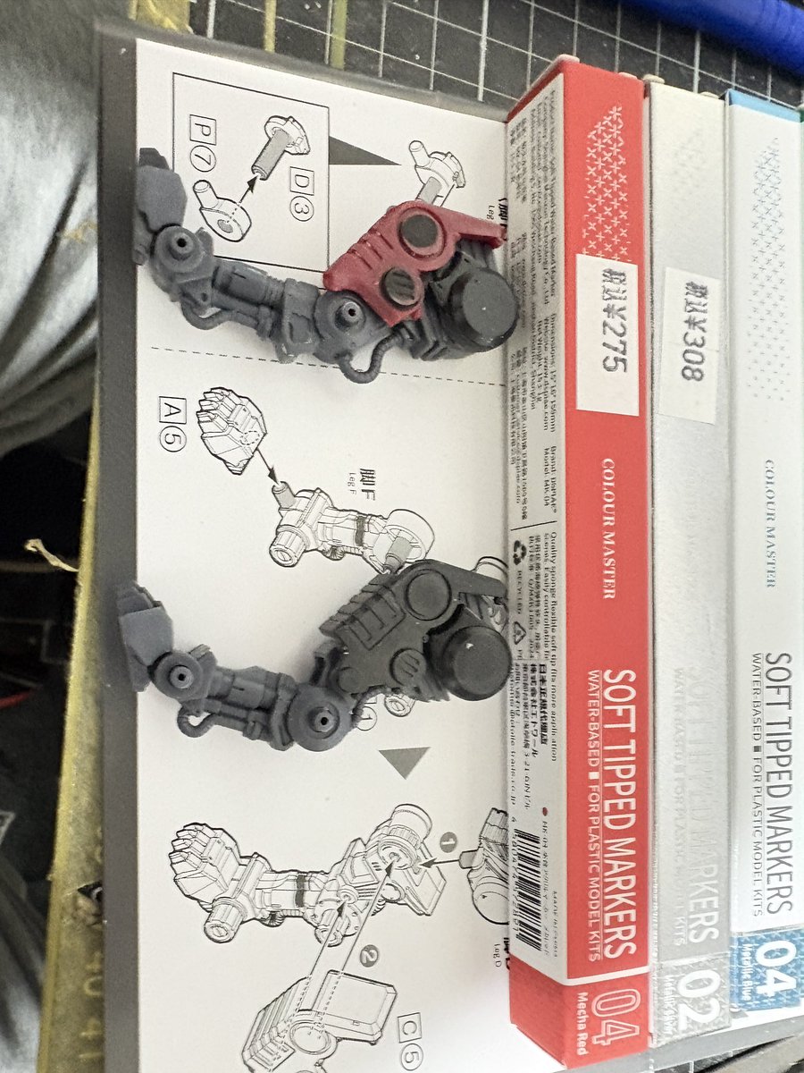 okura_modeling's tweet image. #毎日模型生活2025
#zoids
#ゾイド
12/3
リアライズ　コマンドウルフ　アーバイン
先日のKODOオフで@mocamaro_GUNPLA さんに教えてもらったDSPIAEのアクリルマーカーを仕事終わった後にアキバまで出向いて買ってきました。今回はこれで部分塗装しよ^ ^
ついでに後ろ足組みました🐕