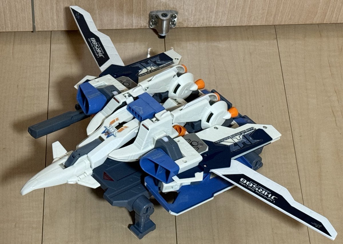 電光超特急ヒカリアンよりライトニングガルーダ！ スカイガルーダから