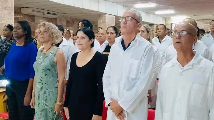 🩺💉🥼🌎 Celebramos con orgullo a quienes dedican su vida a cuidar, sanar y acompañar. Médicos, enfermeros, técnicos, estudiantes y todo el personal de la salud: ¡gracias por su entrega, su vocación y su amor por la vida!
#SanctiSpíritusEnMarcha
<a href="/DeivyPrezMartn1/">Deivy Pérez Martín</a> <a href="/DiazCanelB/">Miguel Díaz-Canel Bermúdez</a>