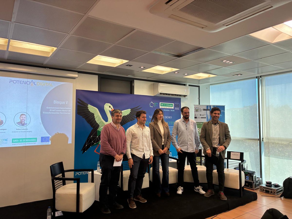 Triruraltech's tweet photo. 🔚 Clausuramos la jornada destacando la importancia de seguir impulsando la digitalización, la innovación y el uso del dato en las pymes y en el territorio.

Gracias a todas las personas y entidades que han participado. 🌱💡

@DGDigitalEx @ticExtremadura @FundecytPCTEX https://t.co/PalkWYhvfu