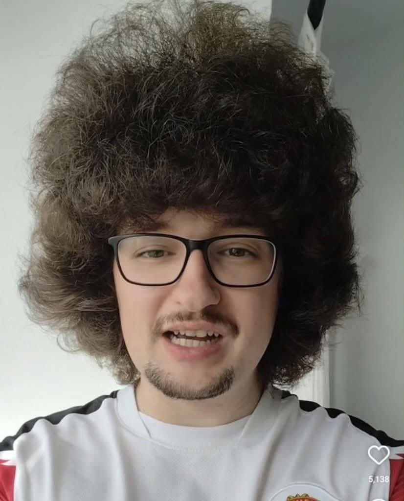 Raf_cfc's tweet image. If you made a promise like this guy, would you shave your head now or wait a few years and pray Manchester United somehow win three games in a row? 😂