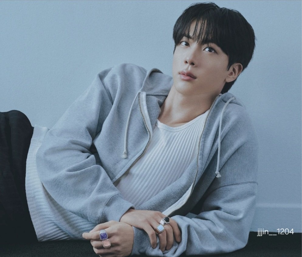 seokjin_updates's tweet photo. CAN I GET REPLIES AND REPOSTS FOR JIN:-

#RockstarJinDay 
#OurSuperMoonJin 
#ShiningSuperstarJin 
#JinYouMakeUsHAPPY
#HappyBirthdayPrincess 
#WorldwideHandsomeJin
#OurBelovedArtistJin 
#1204DecemberAngel
#4YearsWithSuperTuna
#HappyJinDay
#HappyBirthdayJin
#JINDAY https://t.co/dUKhFg7rVC