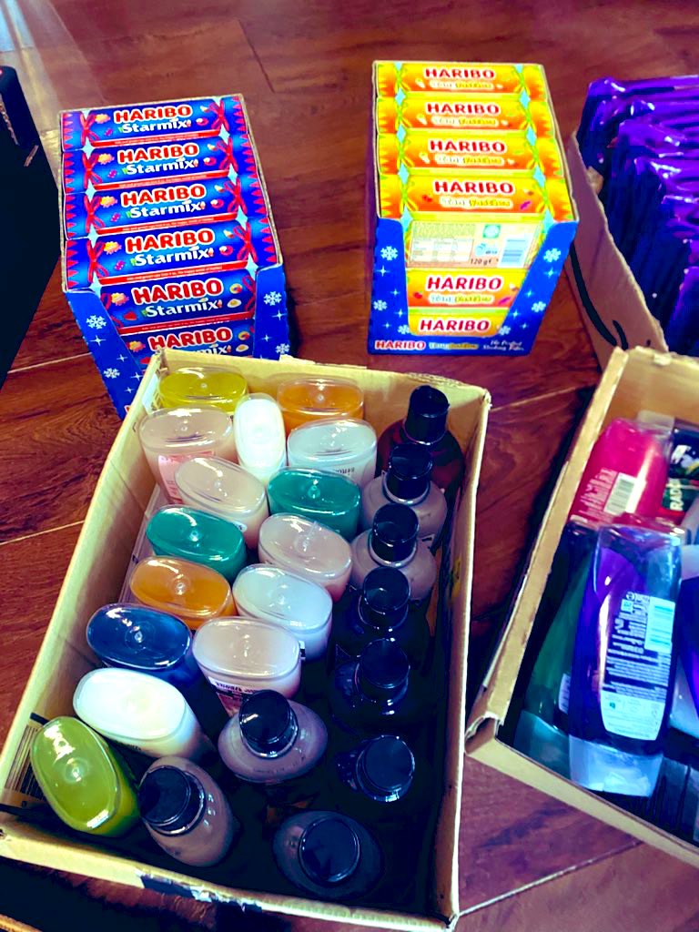 Today we dropped off 🤝 part of our Christams appeal 🎁 to a great community larder <a href="/linclard/">Lincoln Larder</a> the Superb Dawn &amp; her team for all their hard work 👏. Myself and client/supporter of all our  initiatives <a href="/philscraf/">Phil Scrafton</a> dropped off shower gels, shampoo chocolate 🍫 boxes &amp; sweets 🍬