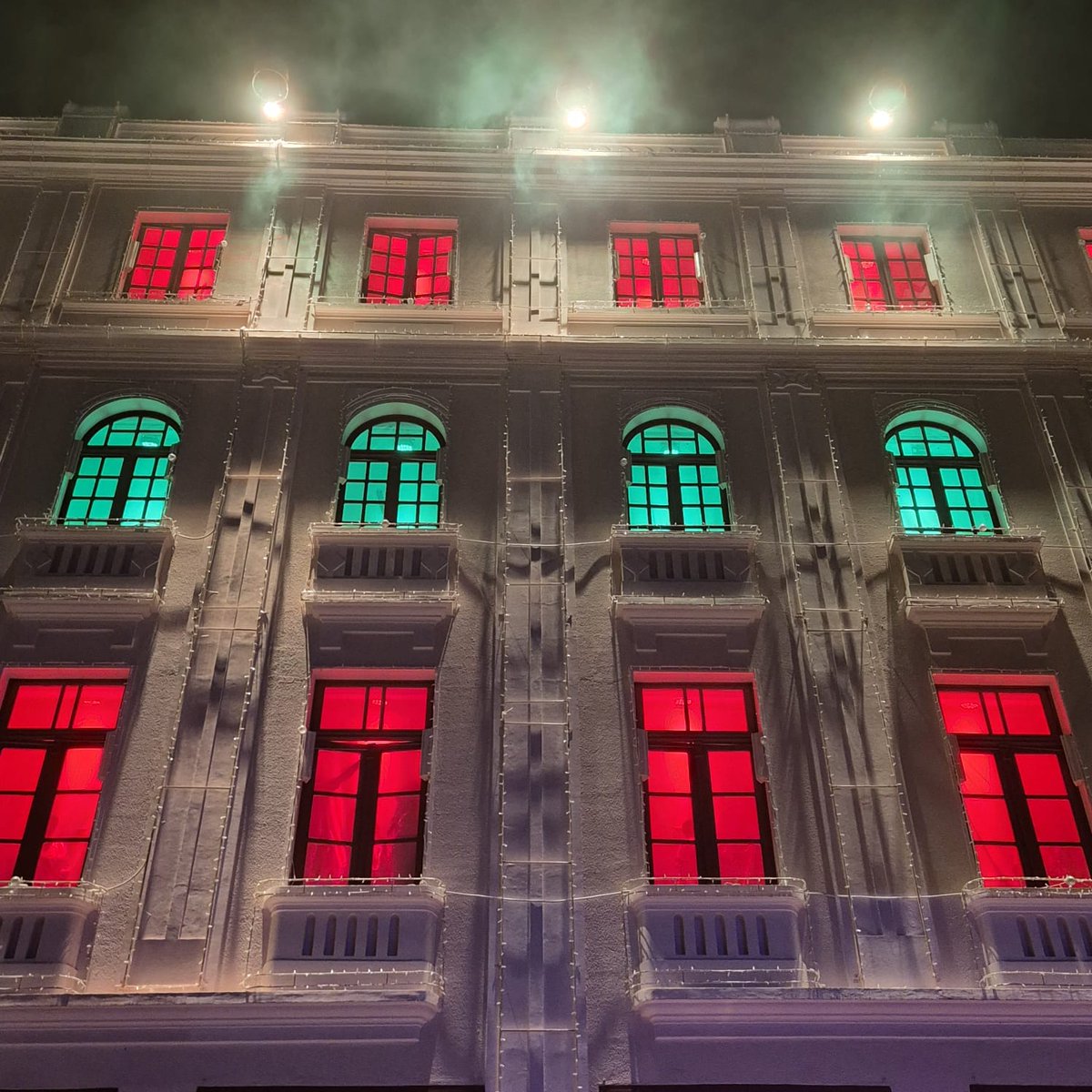 AnaMoretto4's tweet image. #AlphabetChallenge #WeekWforWindows 
#WindowsOnWednesday 
#Christmas2025

Palácio Avenida, Curitiba PR, Brasil.