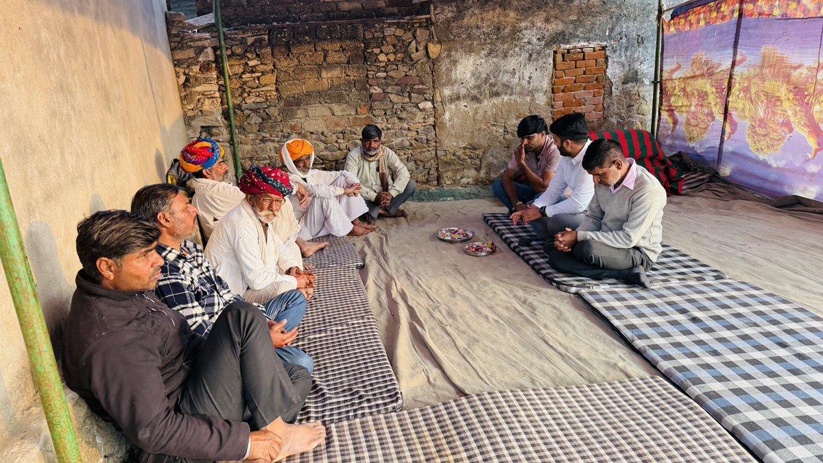 आज मेरे विधानसभा क्षेत्र के विभिन्न गांवों में सुख-दुःख में सम्मिलित हुआ एवं क्षेत्रवासियों का कुशलक्षेम प्राप्त किया।

#ShivprakashGurjar #NasirabadFamily