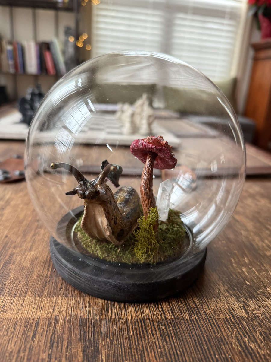 Desk pet leopard slug on my Etsy now 🐌