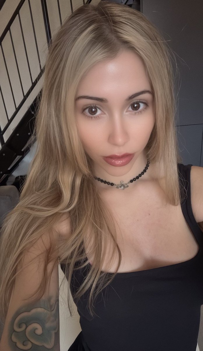 _JinxEU's tweet image. I created my priest 20 years ago ( we are almost same age lmao ) she is me, i'm her ❤️