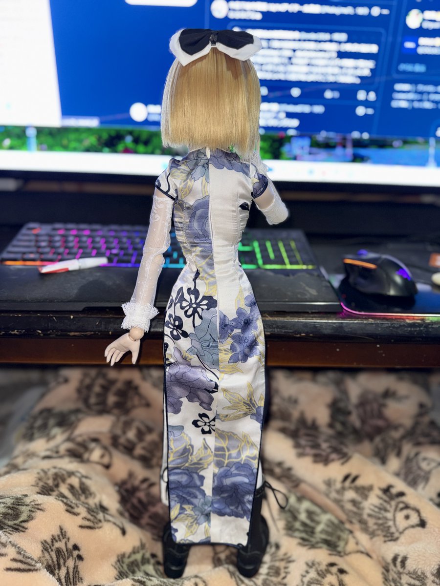 新しくチャイナドレスを買ってしまったわけですが・・・今日無事に届い