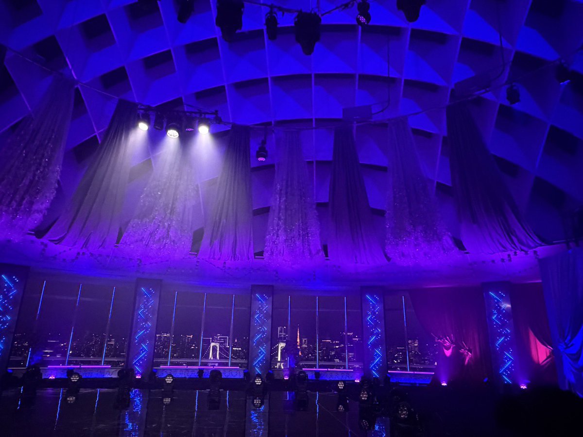 この後は
フジテレビ球体展望室「はちたま」から
#悪戯な天使　を披露します🪶

#今夜限りのカリスマ天使
#FNS歌謡祭2025