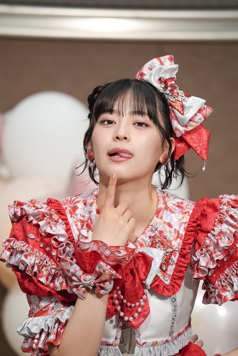 番組をご覧の皆様！ミャクミャクと超最強を歌唱して、板倉可奈さんと渚のシンドバッドを歌唱したアイドルは
超ときめき♡宣伝部　
担当カラー超ときめき♡レッド
坂井仁香
ちゃんと言います！気になる方おられましたら是非ライブ等遊びに来て下さい！

#FNS歌謡祭
#ひとちゃんFNS応援隊
#超最強なFNS