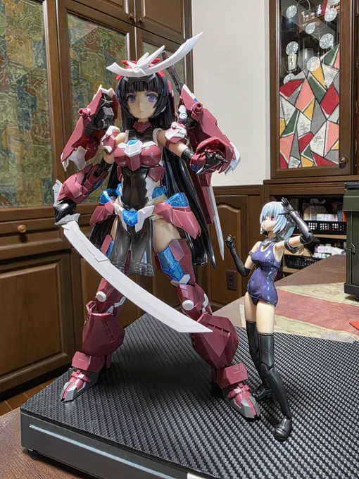 よっしゃグランデマガツキちゃん組めた! デカ過ぎんだろ……! パーツが大きいから逆に組みやすいし初めてブキヤプラモ組む人はこっちのが組みやすいかも。 ド迫力大和撫子黒髪ロングお清楚プラモみんな買え! #FAガール