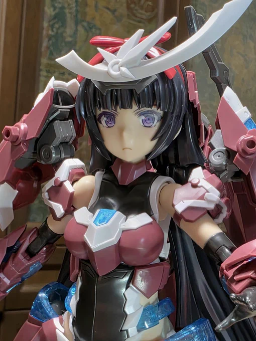 よっしゃグランデマガツキちゃん組めた! デカ過ぎんだろ……! パーツが大きいから逆に組みやすいし初めてブキヤプラモ組む人はこっちのが組みやすいかも。 ド迫力大和撫子黒髪ロングお清楚プラモみんな買え! #FAガール