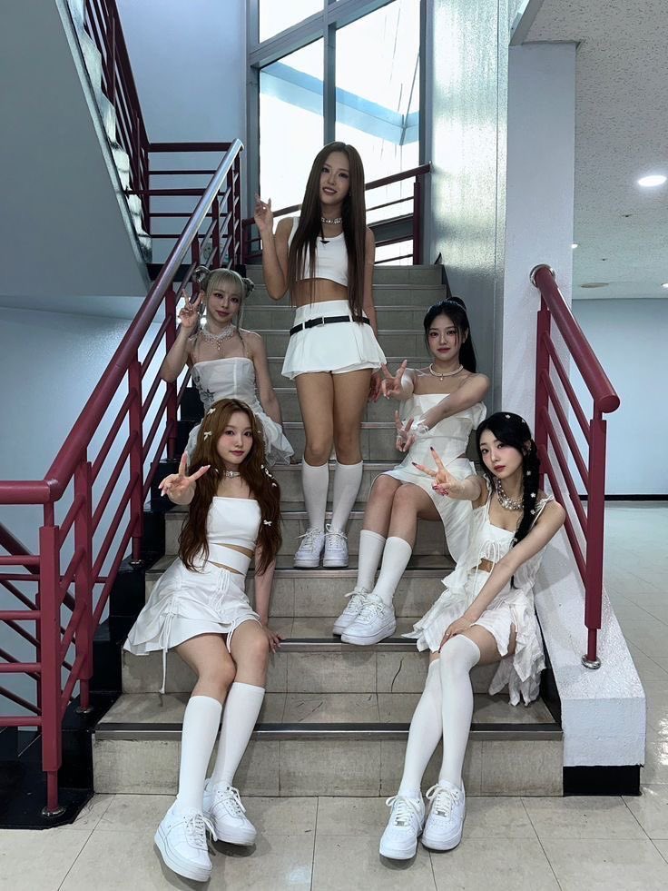 🔊CLOOS/ORBITS

Loossemble’s ’TTYL’ is nominated under the K-Pop category for the Charts of the Year 2025! Let’s come together and vote for our girls!
