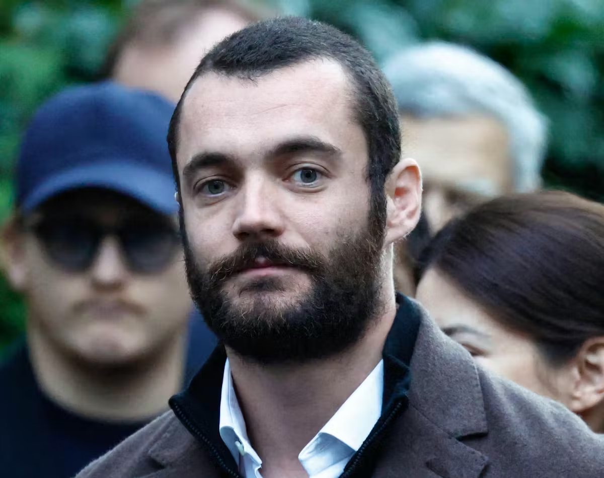 Cultination1's tweet image. 🇫🇷🚗 - LOUIS SARKOZY VEUT SUPPRIMER TOUS LES FEUX ROUGES ET PANNEAUX DE SIGNALISATION. 

Louis Sarkozy, candidat à la mairie de Menton, propose de supprimer les feux rouges, lignes blanches et panneaux de signalisation pour responsabiliser les conducteurs. 

Selon lui, les «…