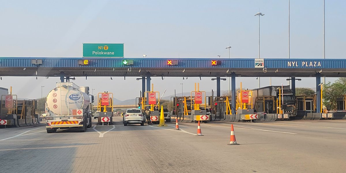 LimChronicle's tweet image. 𝗦𝗔𝗡𝗥𝗔𝗟 𝗜𝗠𝗣𝗟𝗘𝗠𝗘𝗡𝗧𝗦 𝗧𝗔𝗣-𝗧𝗢-𝗣𝗔𝗬 𝗔𝗧 𝗧𝗢𝗟𝗟 𝗚𝗔𝗧𝗘𝗦

The South African National Roads Agency [SANRAL] has announced that as of 1 December 2025, they are rolling out tap-to-pay functionality, enabling road users to pay toll fees with contactless…