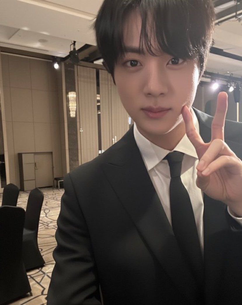 _sdl93's tweet photo. rt + reply 

#RockstarJinDay 
#OurSuperMoonJin 
#ShiningSuperstarJin 
#JinYouMakeUsHAPPY
#HappyBirthdayPrincess 
#WorldwideHandsomeJin
#OurBelovedArtistJin 
#1204DecemberAngel
#4YearsWithSuperTuna
#HappyJinDay
#HappyBirthdayJin
#JINDAY https://t.co/TBoVvZeqi2