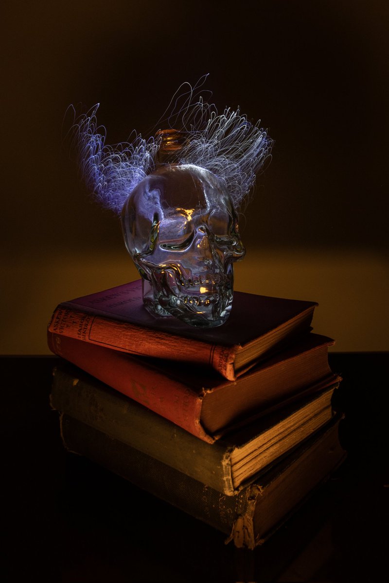 Surpriiiise motherf*ckers! 💀 📚 
#lightpainting