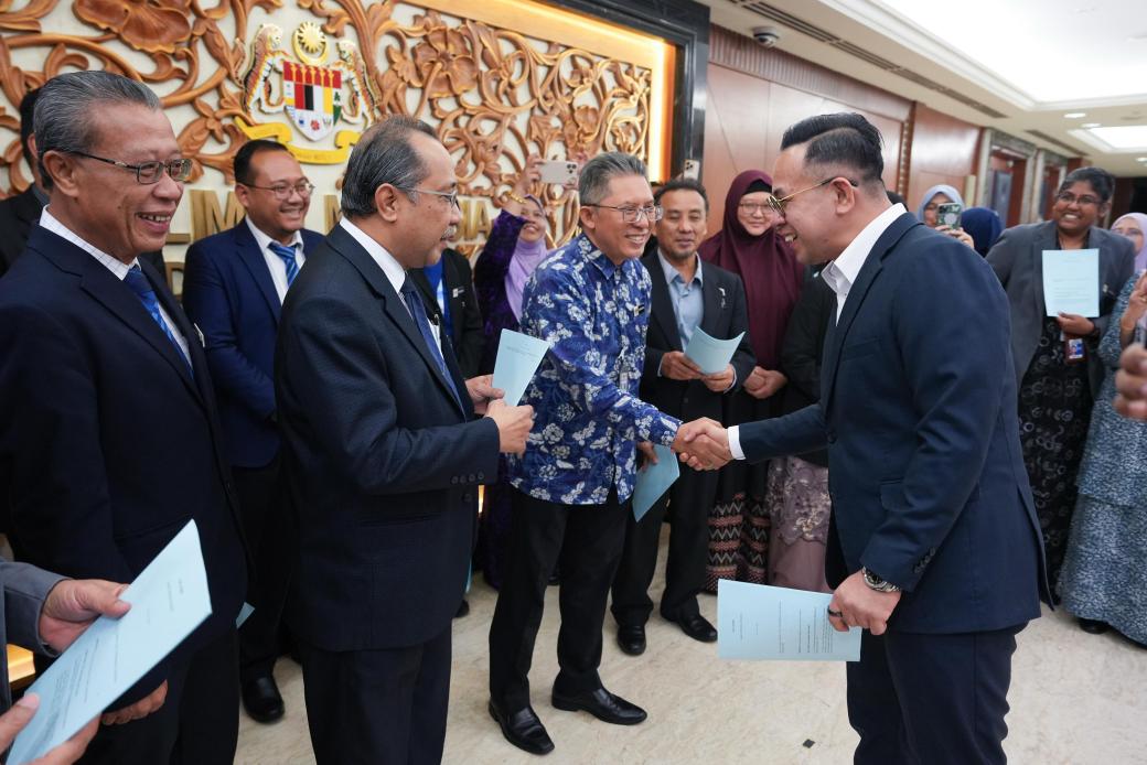 📢 Dewan Rakyat lulus Pindaan Akta 652 bagi memperhebat reformasi TVET!

✅ SKMM diperkenal  
✅ Pakar Kemahiran diiktiraf  
✅ Latihan frontier seperti AI &amp; semikonduktor diiktiraf  
✅ Tadbir urus MPKK diperkasa  

TVET kini lebih inklusif, fleksibel &amp; selari kehendak industri!