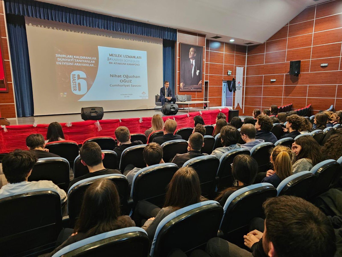 Meslek Uzmanları Kariyer Söyleşileri kapsamında, Cumhuriyet Savcısı Sayın Nihat Oğuzhan Oğuz, 11. ve 12. sınıf öğrencilerimizle bir araya gelerek mesleğe dair değerli bilgiler paylaştı.
Öğrencilerimize sağladığı katkılar ve keyifli söyleşi için kendisine teşekkür ederiz.