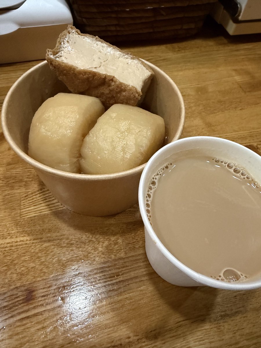 #秩父夜祭
会いたい人たちに会ってきました
今日は雨降りそうと思ったので
傘を持って家を出たのですが
一度も使わず🌂
秩父は綺麗に晴れていました🐸
地元のお祭り最高です✨✨🙌