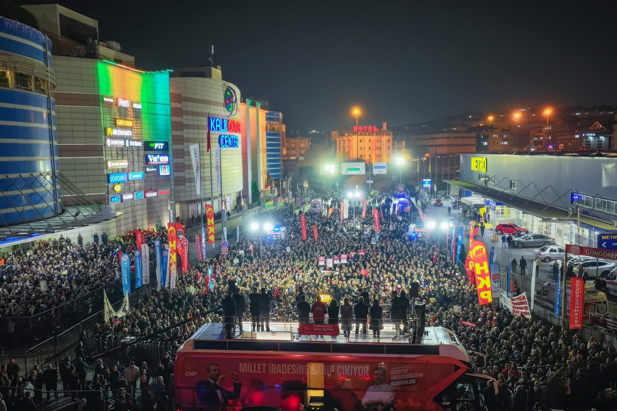 Bugün Güngören’de halkın iradesine sahip çıkmak için güçlü bir dayanışma gösterdik. Değişim talebimizi,umudumuzu ve ortak geleceğimize olan kararlılığımızı meydanlara taşıdık.Türkiye’nin demokratik geleceği için adım adım ilerliyor, halkın sesini her alanda dahada yükseltiyoruz.