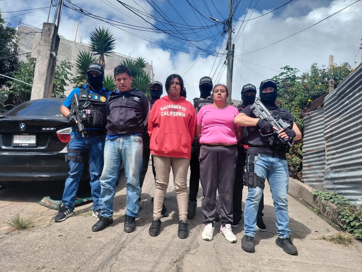 #AHORA Comando Antisecuestros de <a href="/PNCdeGuatemala/">PNC de Guatemala</a> reporta la neutralización de tres presuntos secuestradores y la liberación de un menor de edad | Vía <a href="/JCChanta_EU/">Juan Carlos Chanta</a>