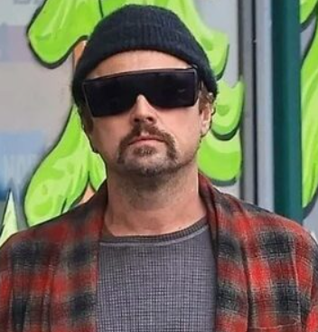 worldofreel's tweet image. PARK CHAN WOOK tells @vulture that ONE BATTLE AFTER ANOTHER is his favorite movie of the year:

"It touched me personally to watch a failed revolutionary onscreen as someone who was a college student in Korea during the '80s."