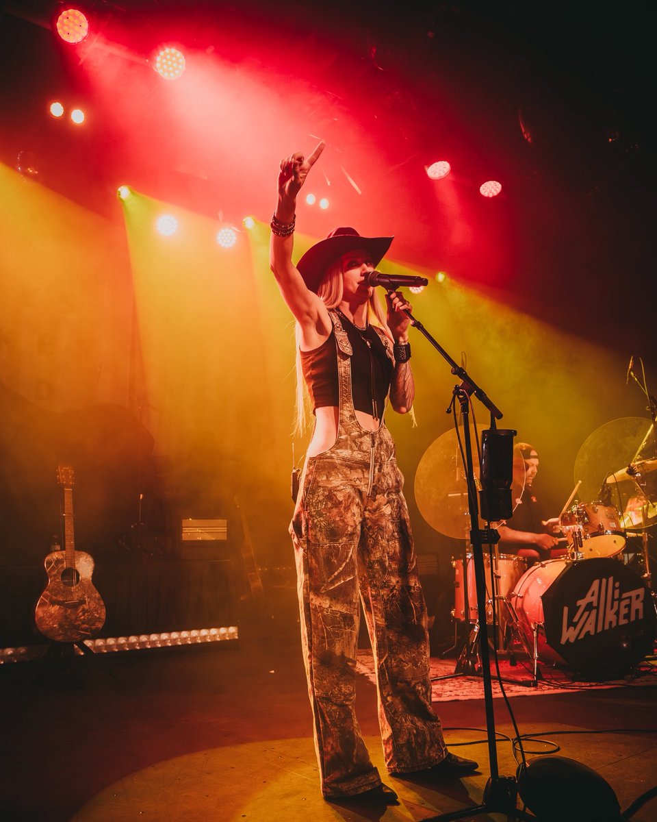 Alli Walker tweet media