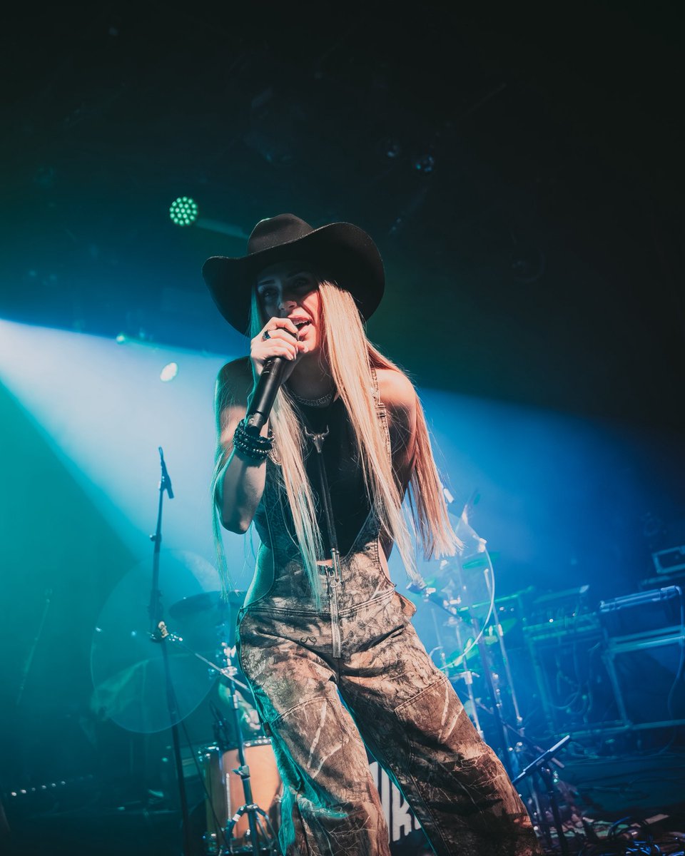 Alli Walker tweet media