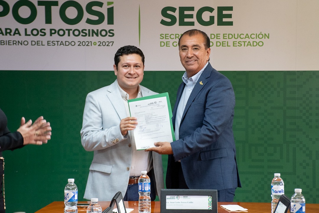 SEGE reafirma su compromiso con la educación en #SLP.
El secretario Juan Carlos Torres Cedillo entregó nombramientos a maestras y maestros de Educación Superior, destacando la importancia de procesos transparentes y apegados a la normativa vigente.
<a href="/RGC_Mx/">Ricardo Gallardo Cardona 🇲🇽</a>