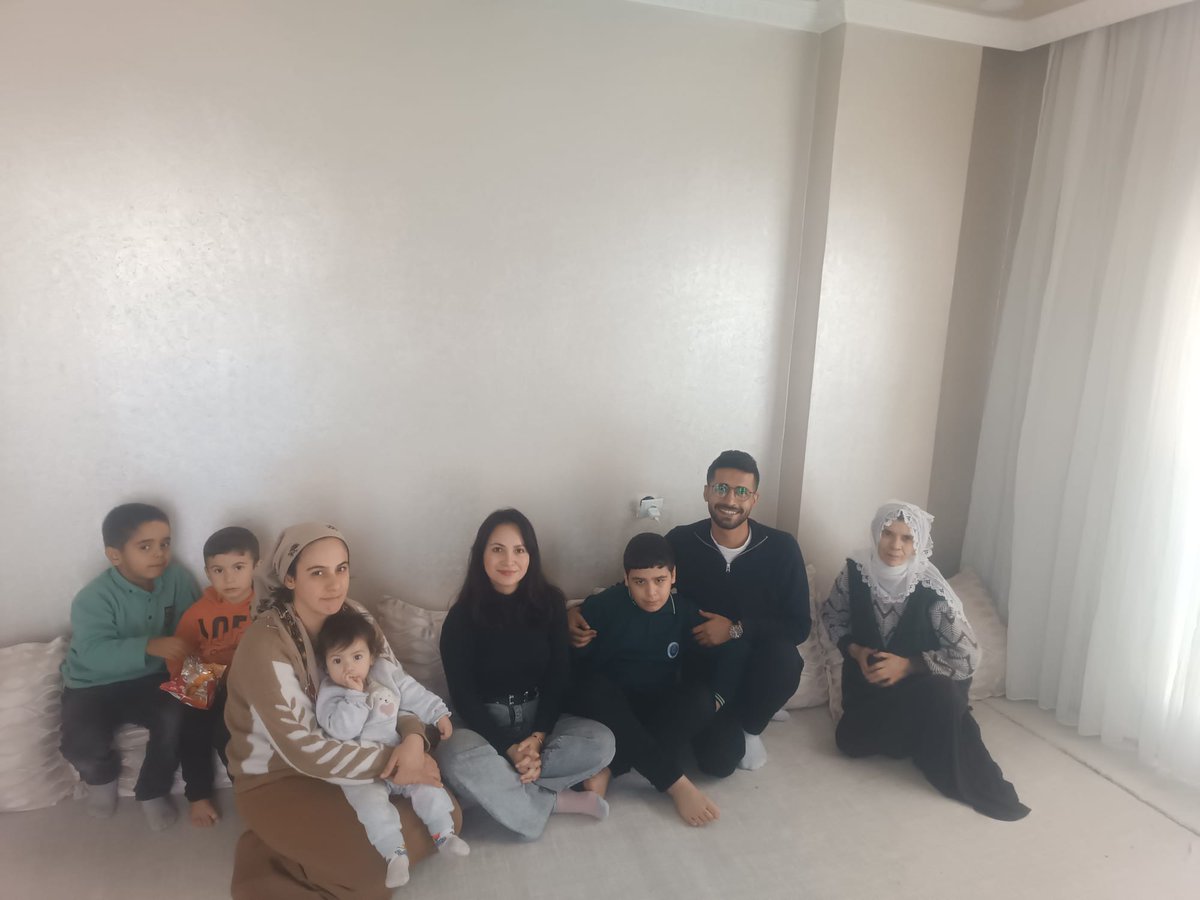 Öğrencilerimizin durumunu yakından takip etmek, onları tanımak, aile ile bağları güçlendirmek ve öğrenciyle aramızdaki ilişkiyi daha iyi anlamak için aile ziyaretlerimiz devam etmektedir...

@sirnakmem 
<a href="/CizreMem/">Cizre İlçe Millî Eğitim Müdürlüğü</a>