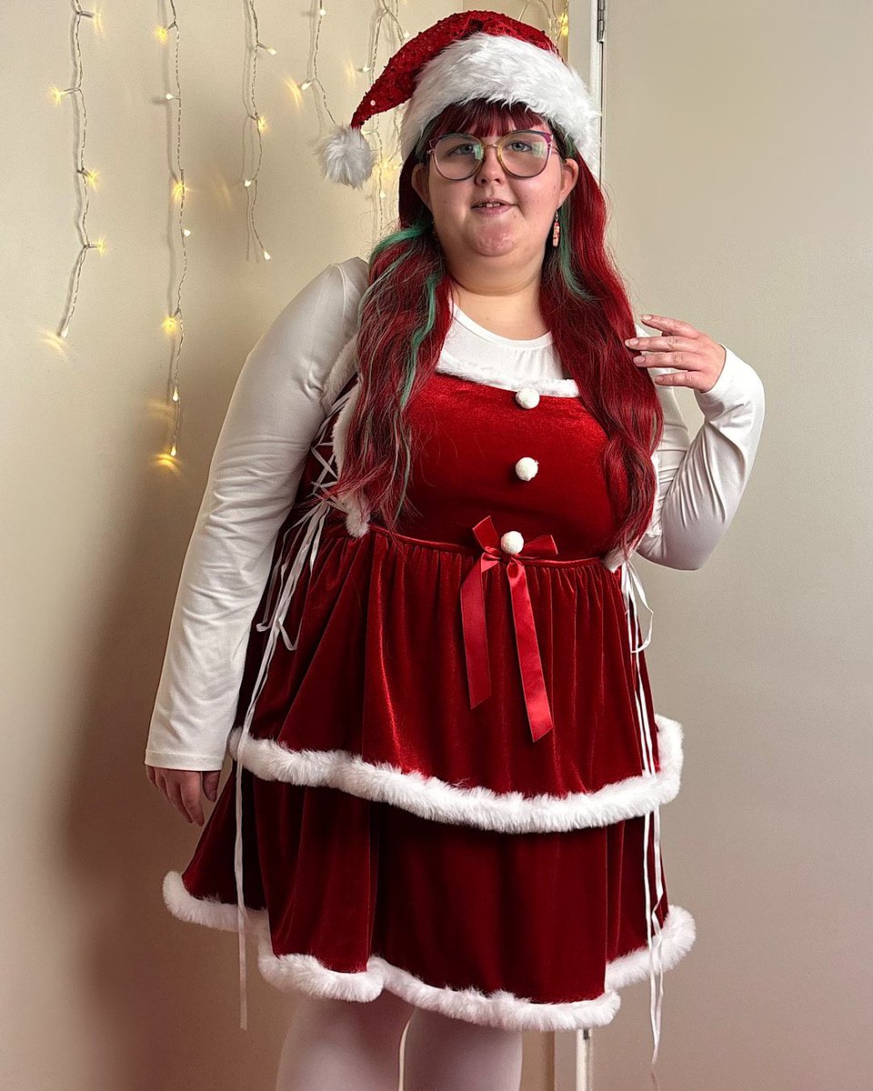 🎅🏻 𝓈𝒶𝓃𝓉𝒶’𝓈 𝒻𝒶𝓋𝑜𝓊𝓇𝒾𝓉𝑒 🎁

outfit details:
red Christmas dress, white bodysuit and sequin santa hat: <a href="/SHEIN_Official/">SHEIN</a> 
80 denier tights in the shade ‘Snowball’: Snag Tights
burgundy bow detail pearl anklet shoes: <a href="/shoptemu/">Temu</a> 

#PlusSize
#Christmas
#OutfitOfTheDay