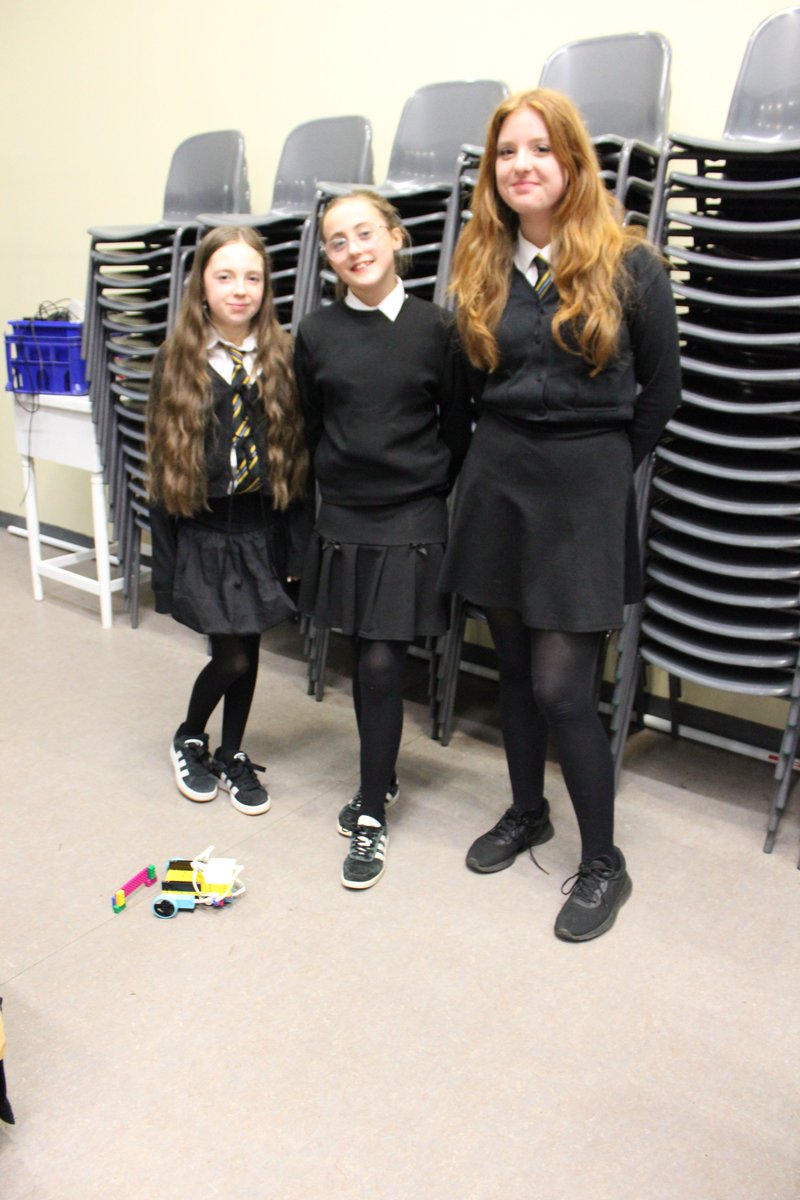 CHS_BusComp's tweet image. Over 3 thrilling days, S1 pupils took on the Robot Olympics, testing teamwork, problem-solving &amp;amp; digital skills! The final day went brilliantly, with lots of decisions to make about our winning team. Thanks to the Big Bang Schools Bursary for making it possible! @clydebankhigh