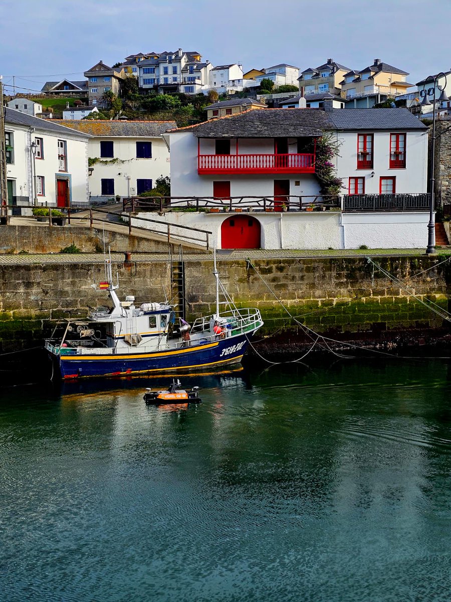 🎯Hacemos uso de la última tecnología para llevar a cabo nuestro trabajo de la forma más eficiente, como el vehículo no tripulado "Veril".

⚓El Instituto Hidrográfico de Marina se encarga de sondar los puertos de nuestra costa, en este caso #Asturias.

#SomosLaArmada