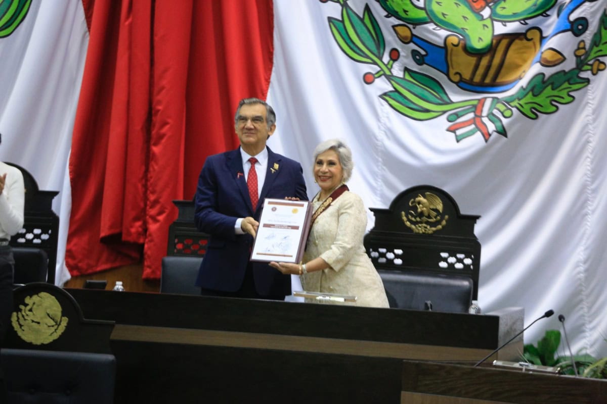 PortalTam's tweet photo. Entrega gobernador Medalla al Mérito «Luis García de Arellano» a Cecilia Imelda Lugo Cruz
https://t.co/9HxrLJXs52 https://t.co/OQ8BxMXvUA