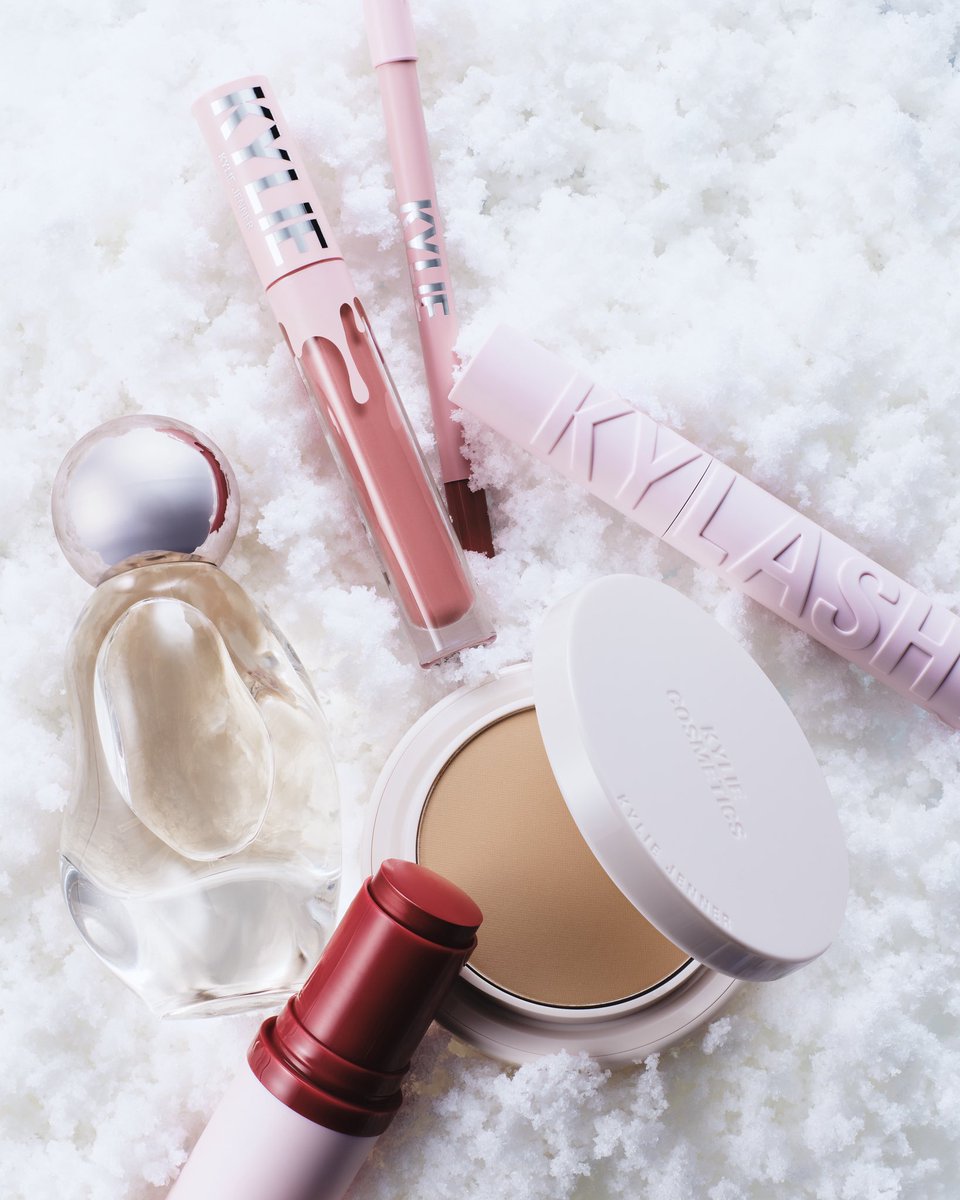 getting ready for the holiday season 💋🤍

shop cosmic and your favorite products at kyliecosmetics.com!