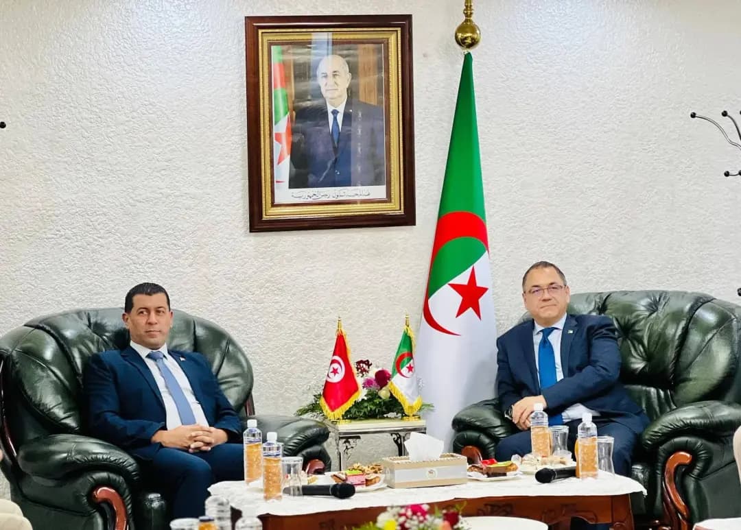 Algerie_aps's tweet photo. #Algérie 🇩🇿 - #Tunisie 🇹🇳
Le développement des zones frontalières et des échanges commerciaux, thème d’une rencontre entre la wilaya d’#ElTarf et le gouvernorat de #Jendouba 

🔗https://t.co/TrScQ01cq3 https://t.co/5VBjVVUxgC