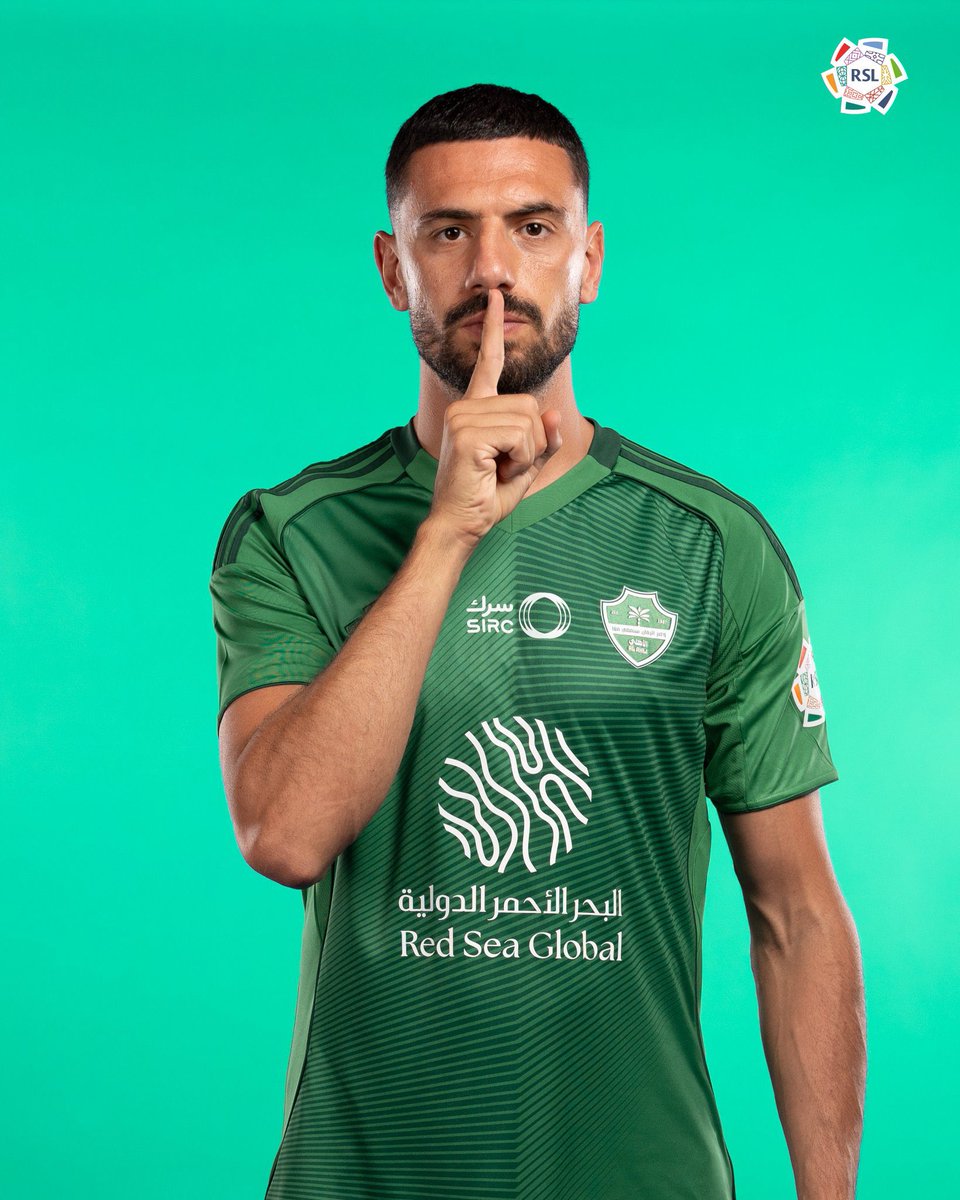 Demiral, şunu bilmelisin ki Al-Ahli taraftarı seni gerçekten olağanüstü bir aşkla seviyor. Kulüpte kalmana ve sözleşmeni uzatmana herkes çok sevindi. Ama senden beklenen, önceki performansını aynı şekilde sürdürmen. Bunu yaptığında taraftardan büyük takdir göreceksin💚