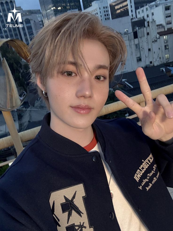 AboutMusicTRSR's tweet photo. Happy 22nd birthday to the most talented dancer and vocalist, Kim Doyoung. 

Da22ling Years with Doyoung
#DoyoungOur1204Miracle
#나에겐_너하나야_도영_생축
#きらめく冬の星はドヨンちゃん https://t.co/hqmO9I4hz6