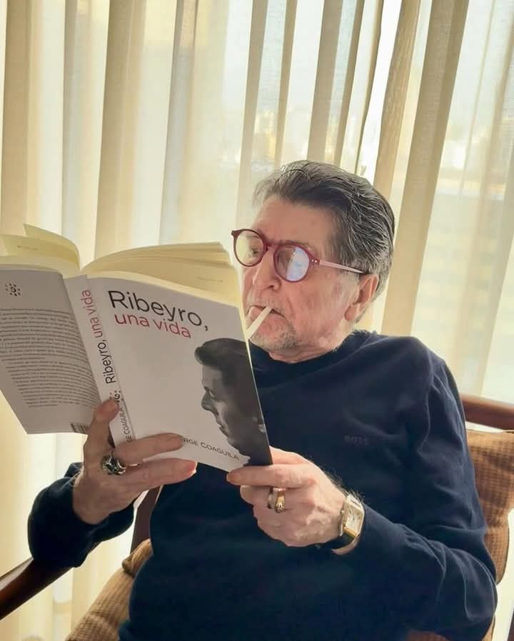 Joaquín Sabina se retira de los escenarios. Sobre los libros, dijo: «A mí lo que me ha salvado son los libros que he leído. Pero principalmente, de la soledad. [....] Creo que ese es el único consejo que me he atrevido a dar en la vida: si tienes un libro, nunca vas a estar solo»