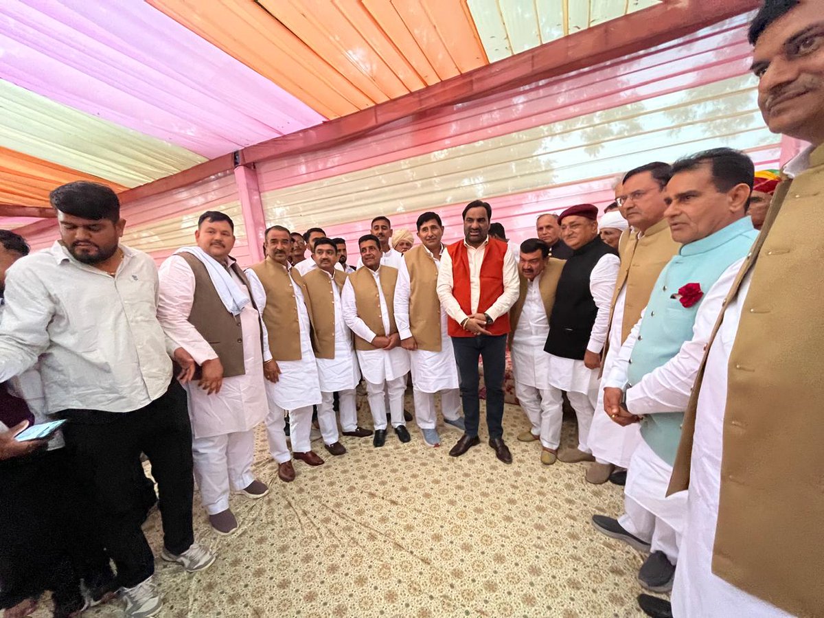 hanumanbeniwal's tweet image. आज जोधपुर जिले के बिलाड़ा में स्थित बिश्नोई फार्म हाउस पर श्री मलखान सिंह जी बिश्नोई (पूर्व विधायक),श्री महेंद्र बिश्नोई (पूर्व विधायक) ,श्री परसराम बिश्नोई,श्री अमरसिंह बिश्नोई ,श्री विक्रम सिंह बिश्नोई ( उप -जिला प्रमुख) के परिवार में आयोजित वैवाहिक कार्यक्रम में सम्मिलित हुआ |