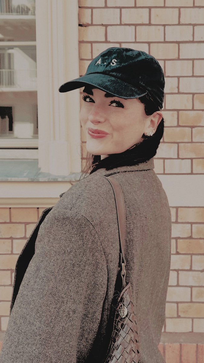 ᅠ ᅠ ᅠ ᅠ ᅠ ᅠ ᅠ ᅠ ᅠ ᅠ ᅠ 𝒍𝐢𝐤𝐞 𝒕𝐡𝐞 𝒓𝐢𝐯͟𝐞𝐫 tweet media